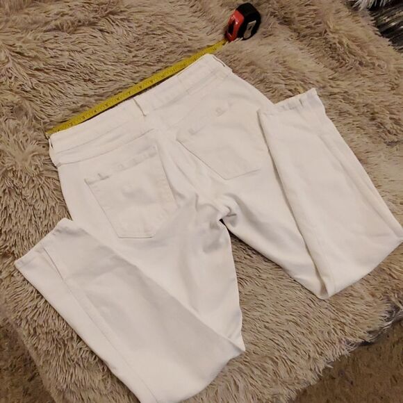 Slightly distressed AMO "twist" cropped jeans - Picture 2 of 8